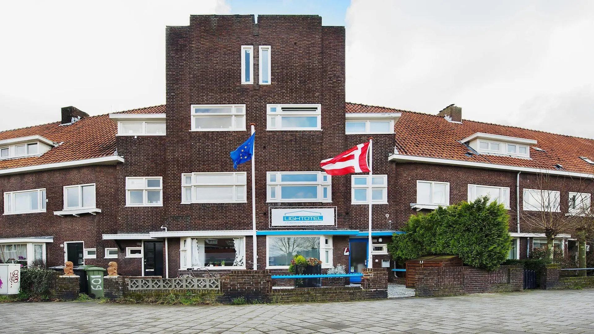 Lightotel Eindhoven 0*,